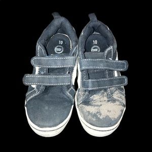 Black Tennis Shoes